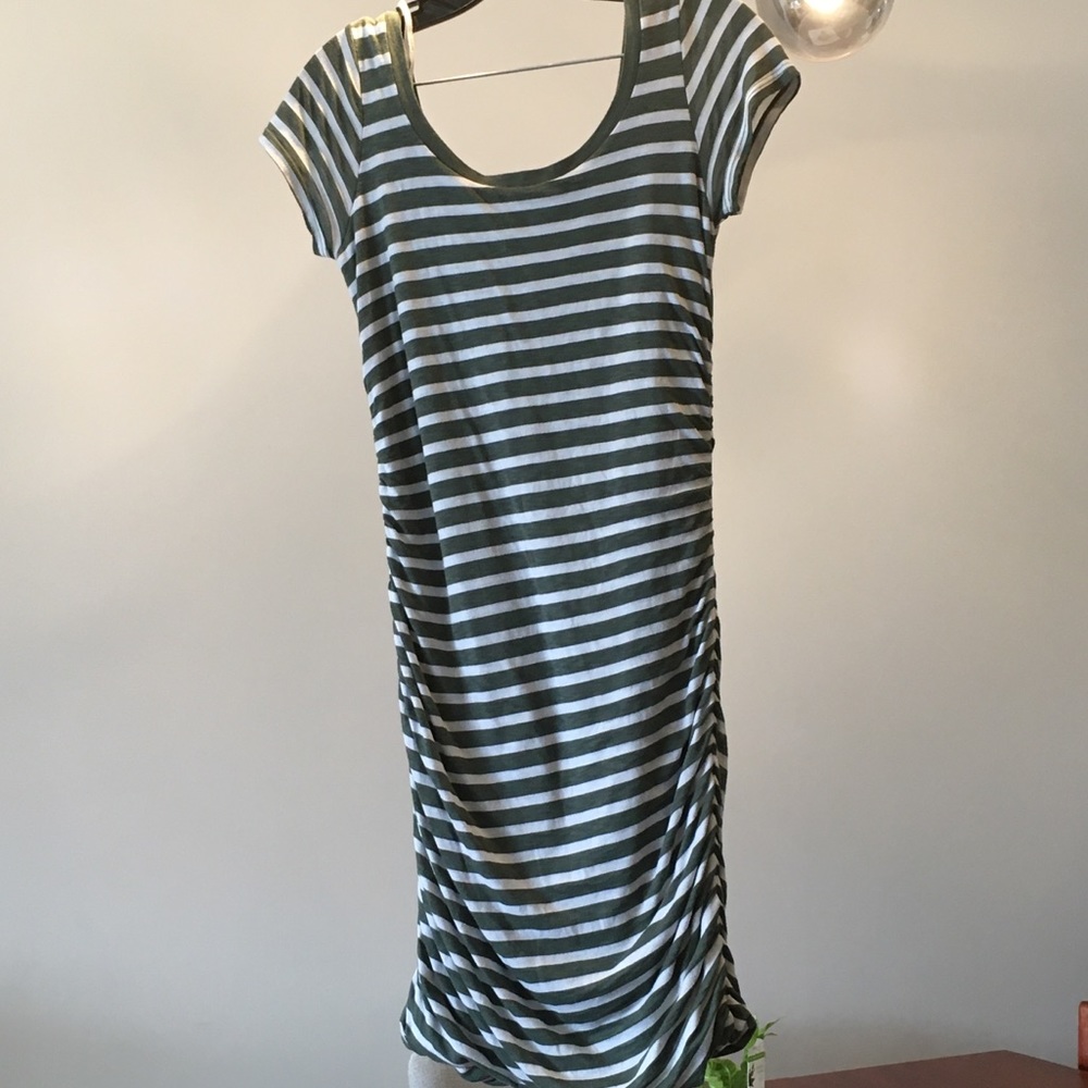 SOLD🍀Splendid striped ruched dress, t-shirt dress. size small - Picture 6 of 12